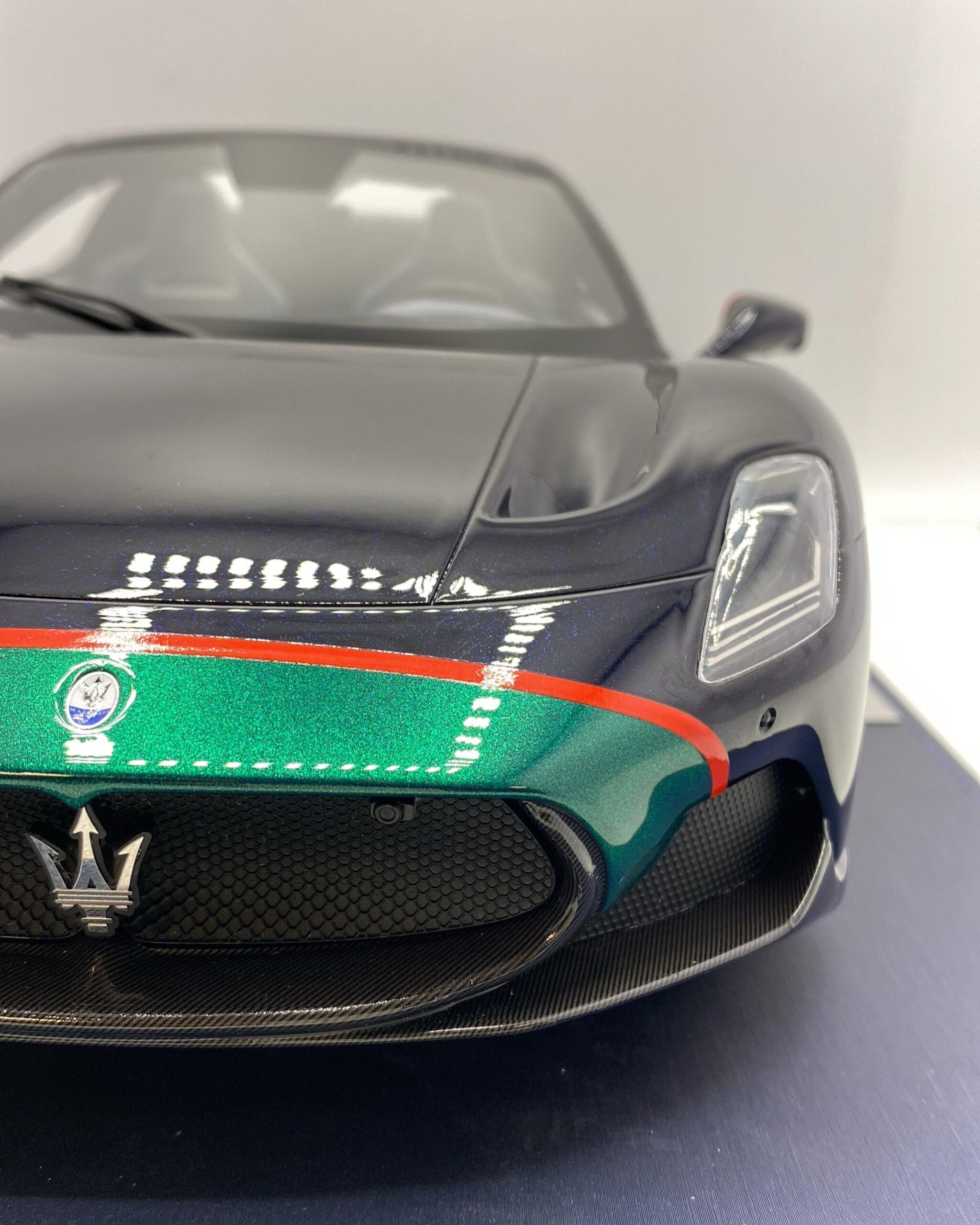 Maserati Model Maserati MC20 Club Italia Cielo 2022 1/12 Maserati Model Maserati MC20 Club Italia Cielo 2022 1/12